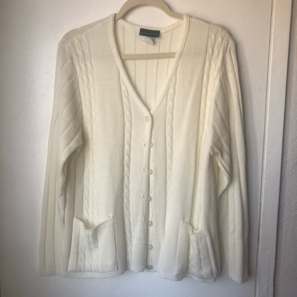 Cute knit cardigan with buttons